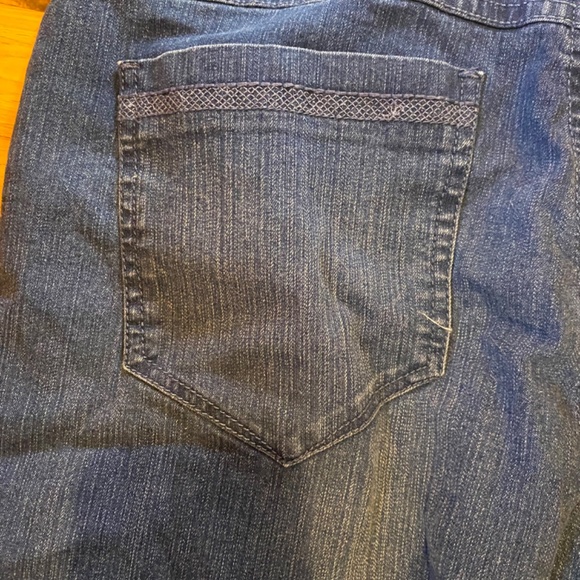 Gloria Vanderbilt skimmer capris - Picture 4 of 8